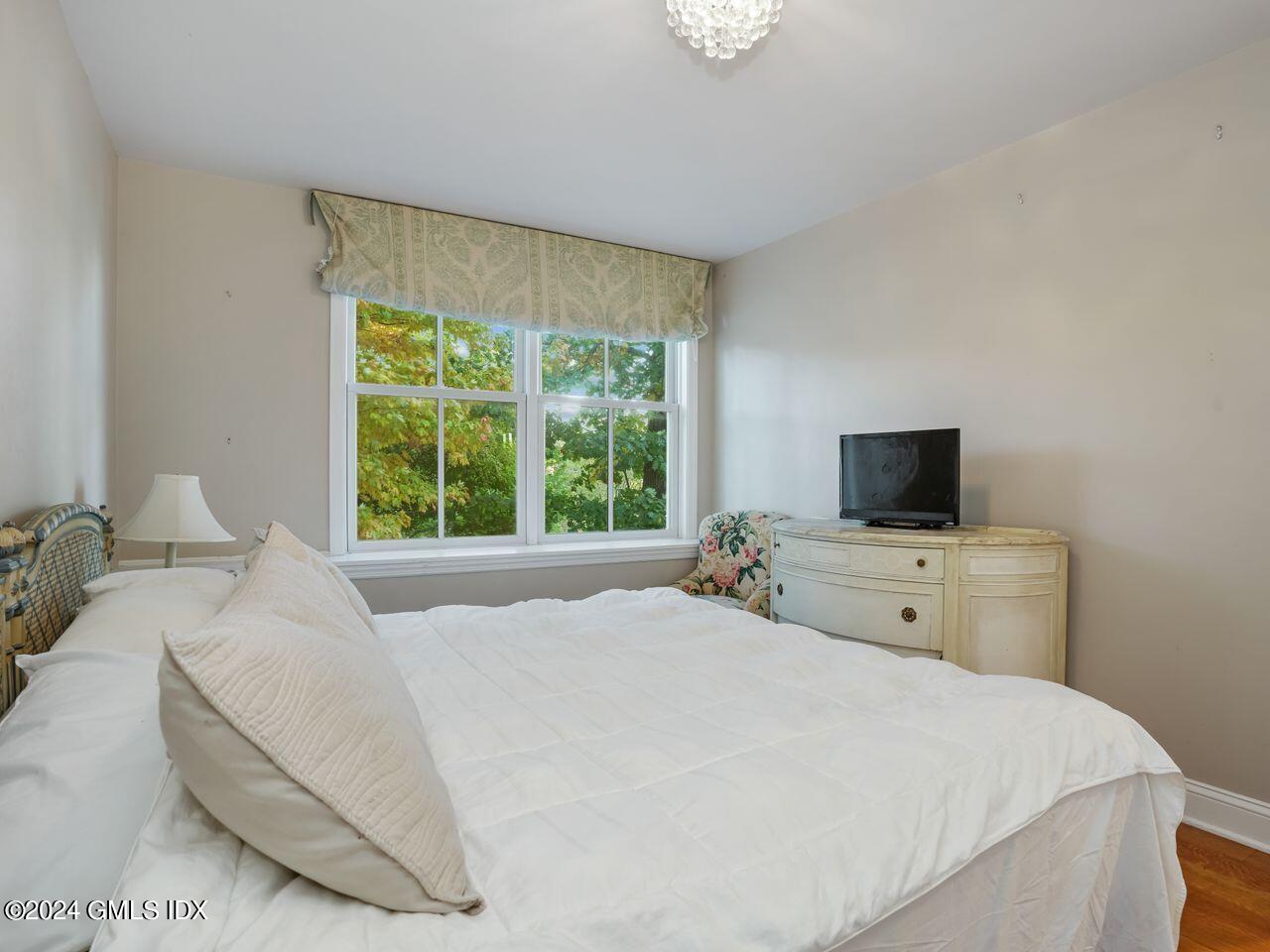 201 Shore Road Greenwich, CT 06830 - Photo 20 of 31 Inlaw Suite Bedroom