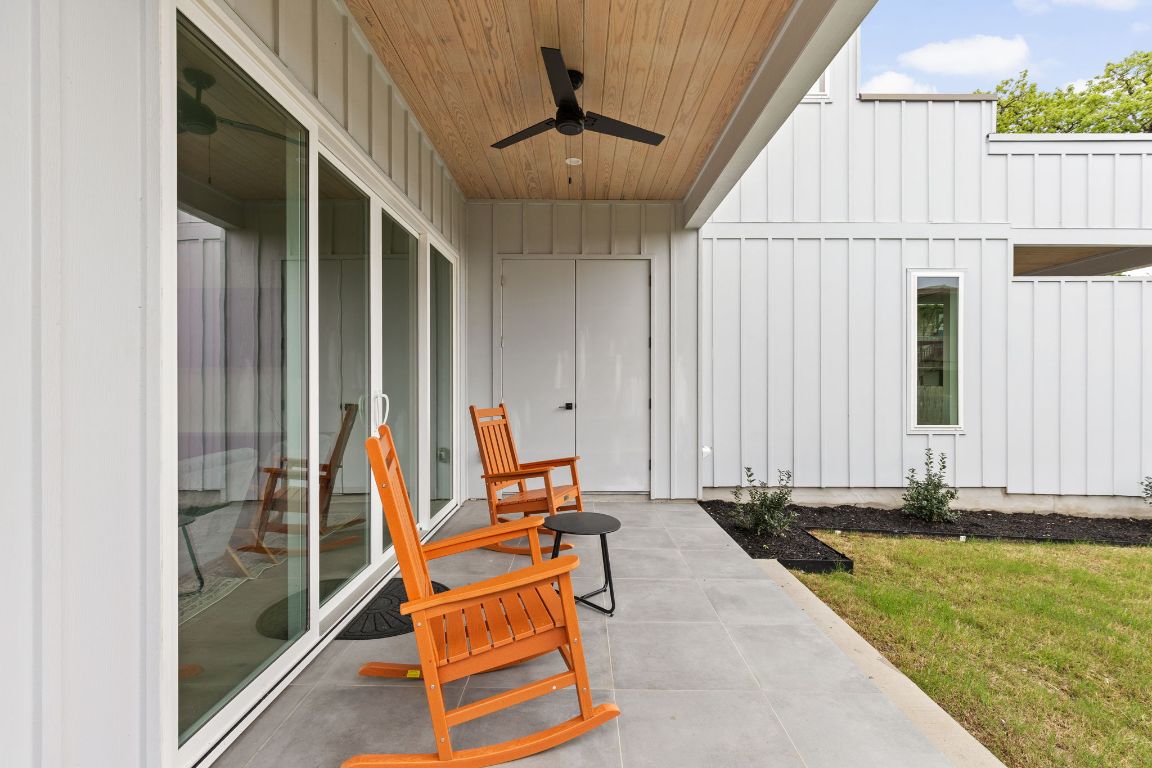 1402 Summit Street, Unit A Austin, TX 78741 - Photo 25 of 30 a backyard of a house with table and chairs