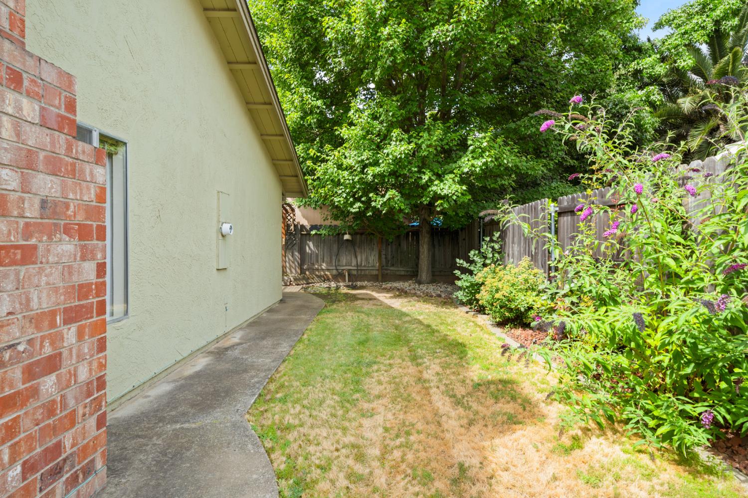 6930 Cobblestone Way Citrus Heights, CA 95621 - Photo 42 of 53 Side Yard