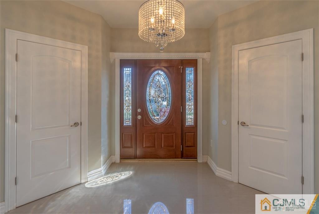 98 Winthrop Road Edison, NJ 08817 - Photo 2 of 6 a view of a hallway with entryway