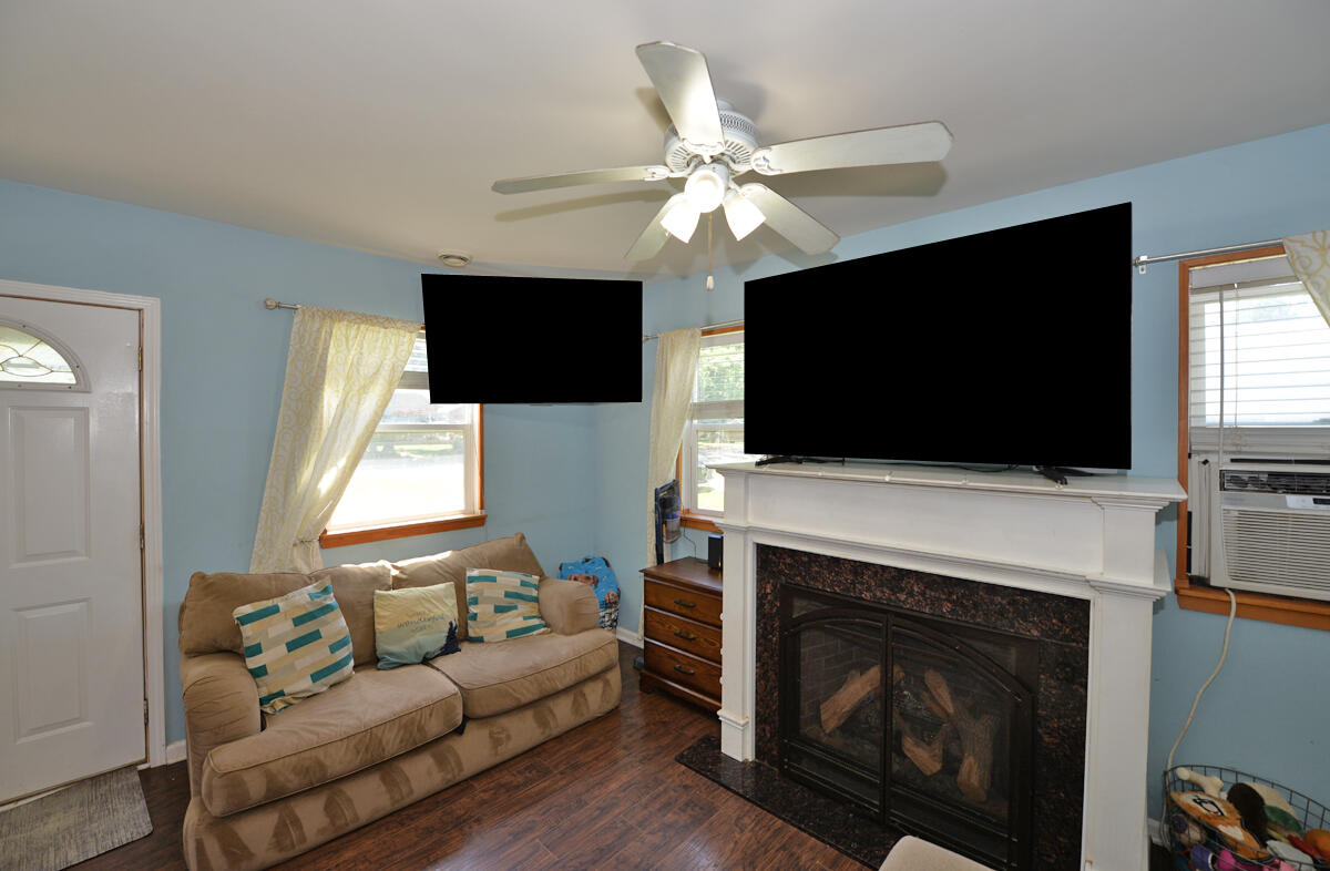 2513 Mason Street Delavan, WI 53115 - Photo 5 of 36 105