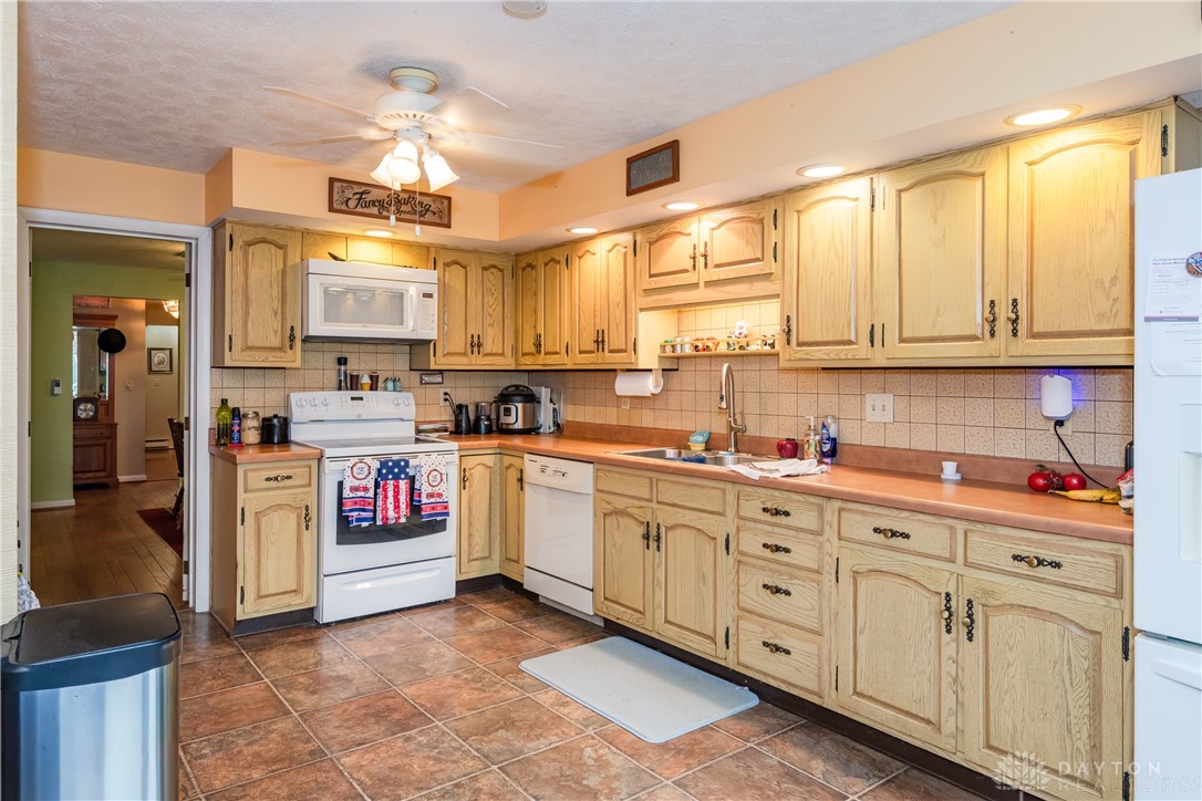5049 West Enon Road Fairborn, OH 45324 - Photo 13 of 58