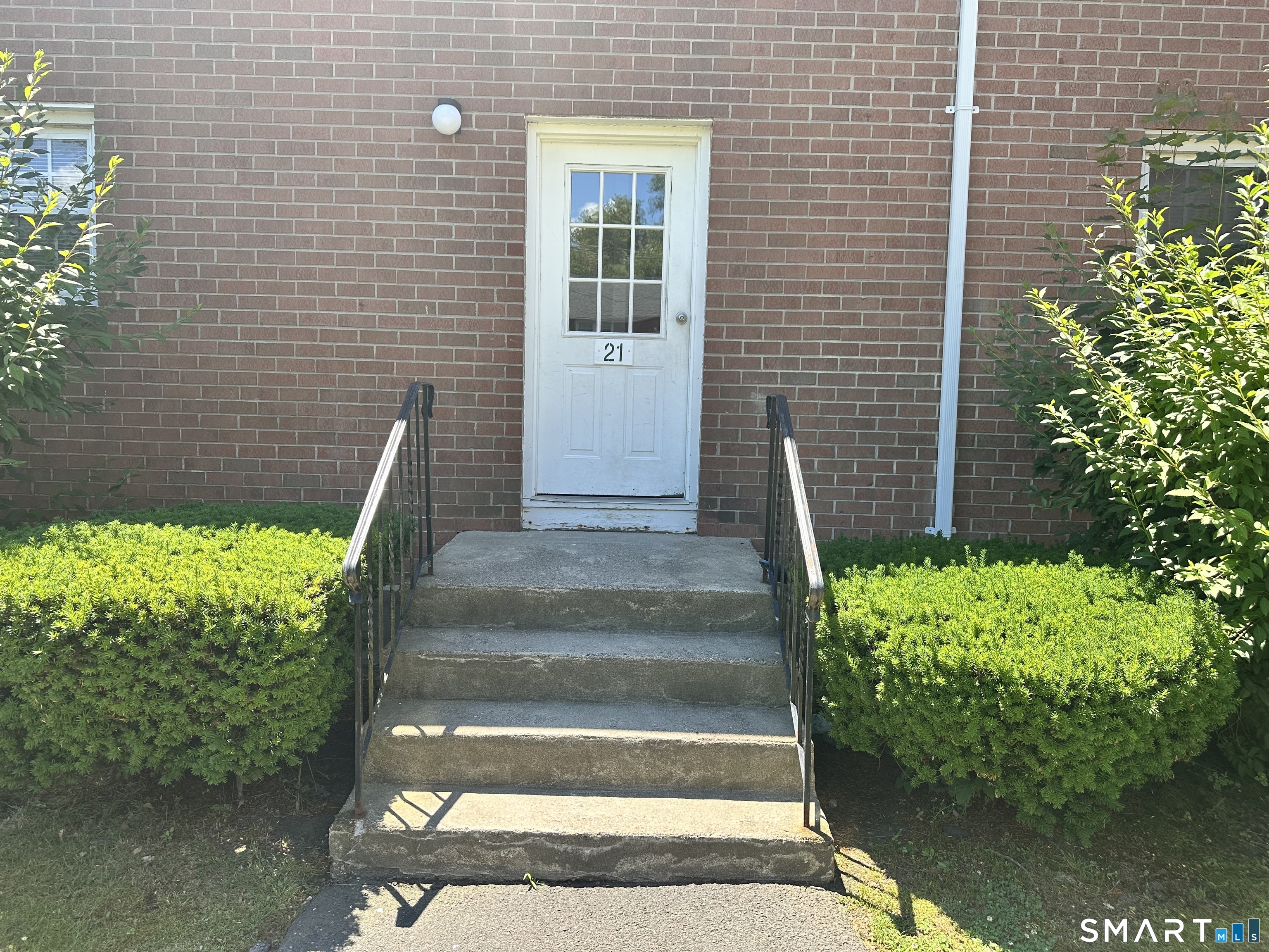 8 Brickyard Road, Unit 21A Farmington, CT 06032 - Photo 2 of 8