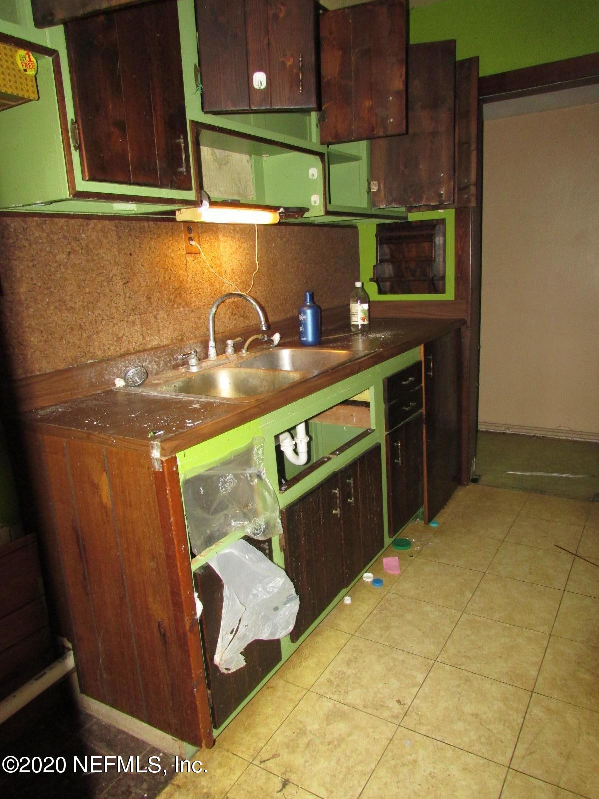 428 Sapelo Road Jacksonville, FL 32216 - Photo 14 of 34 Kitchen