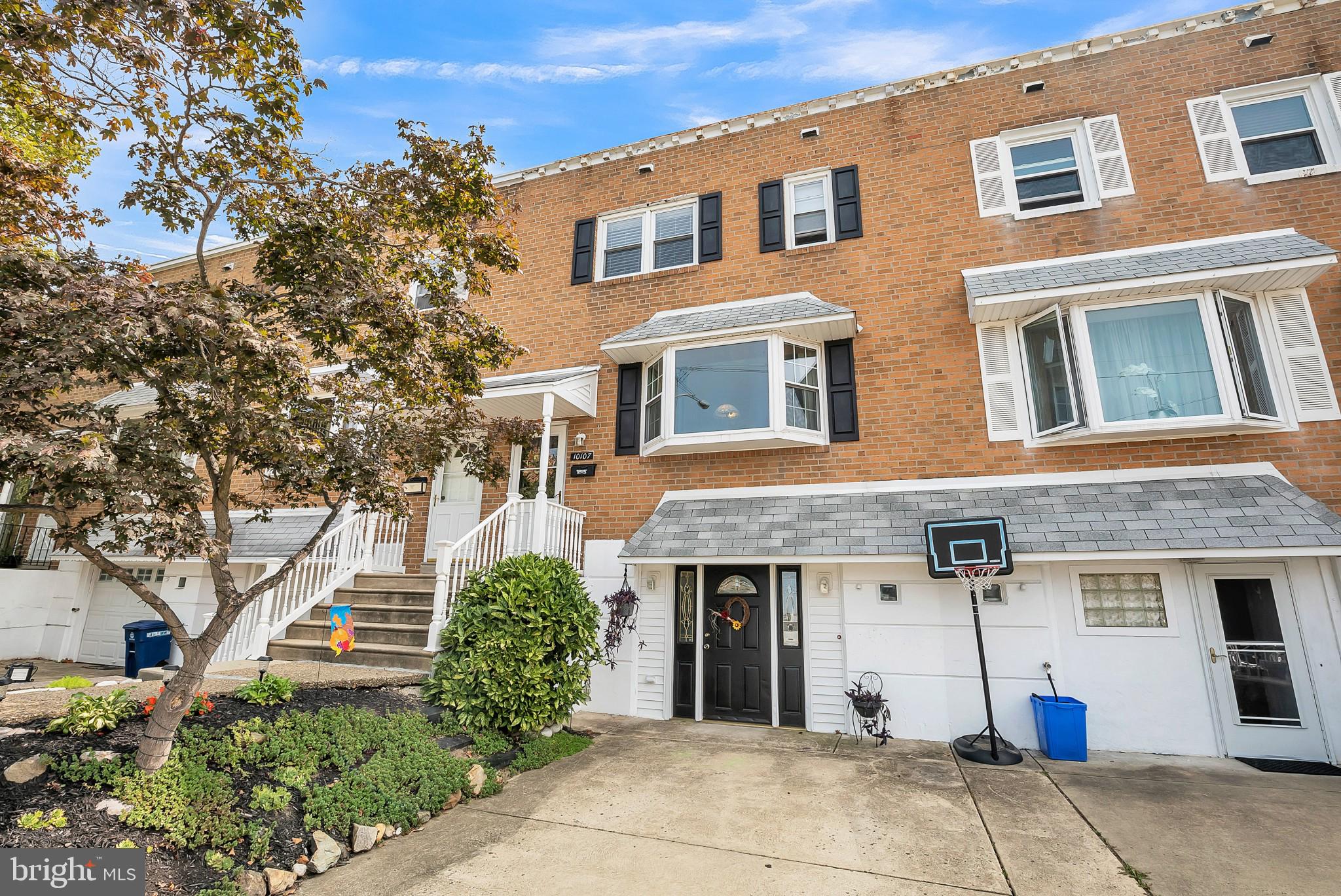 10107 North Canterbury Road Philadelphia, PA 19114 - Photo 2 of 30 Gallery Image 2
