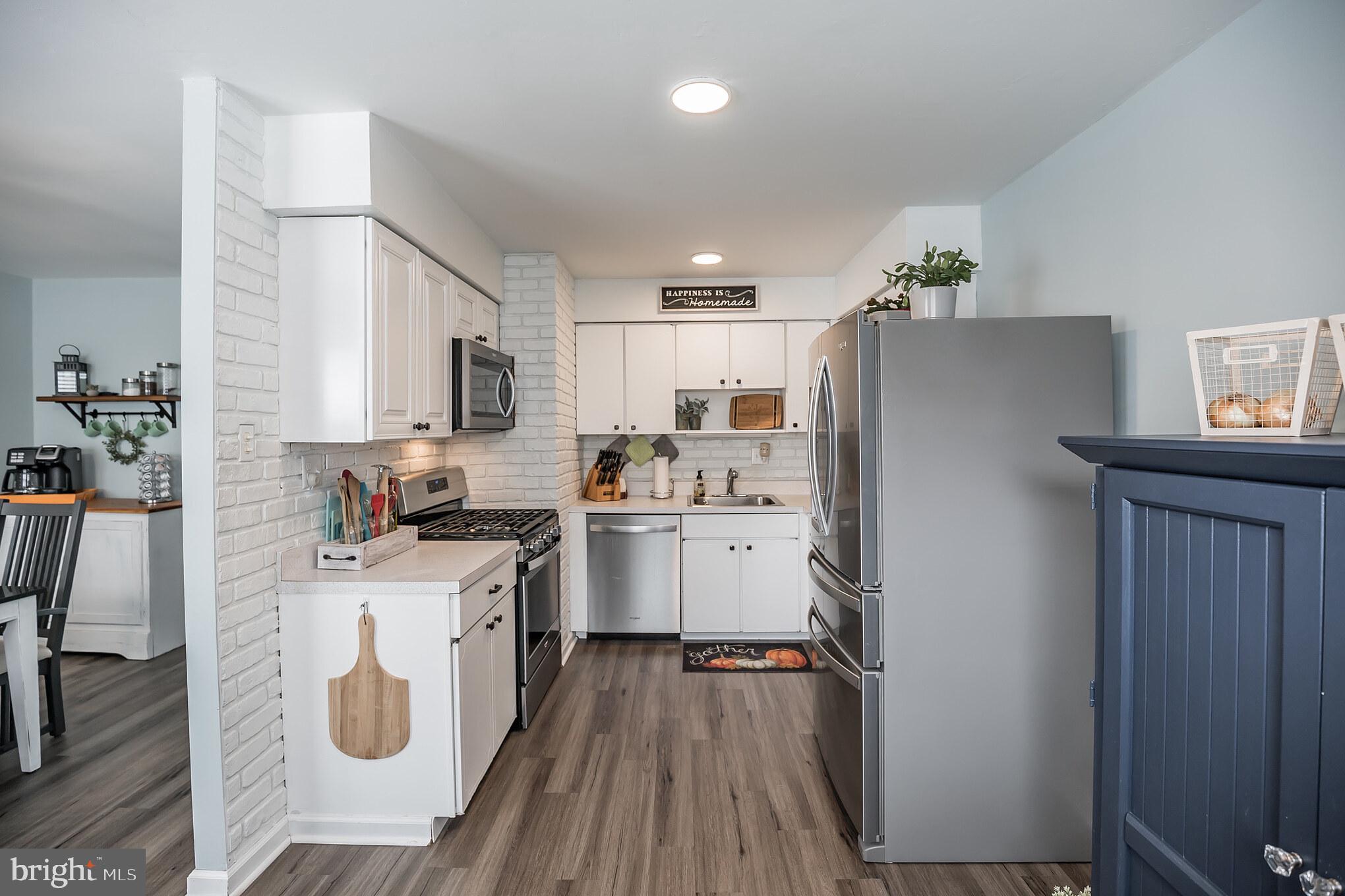 10107 North Canterbury Road Philadelphia, PA 19114 - Photo 12 of 30 Kitchen