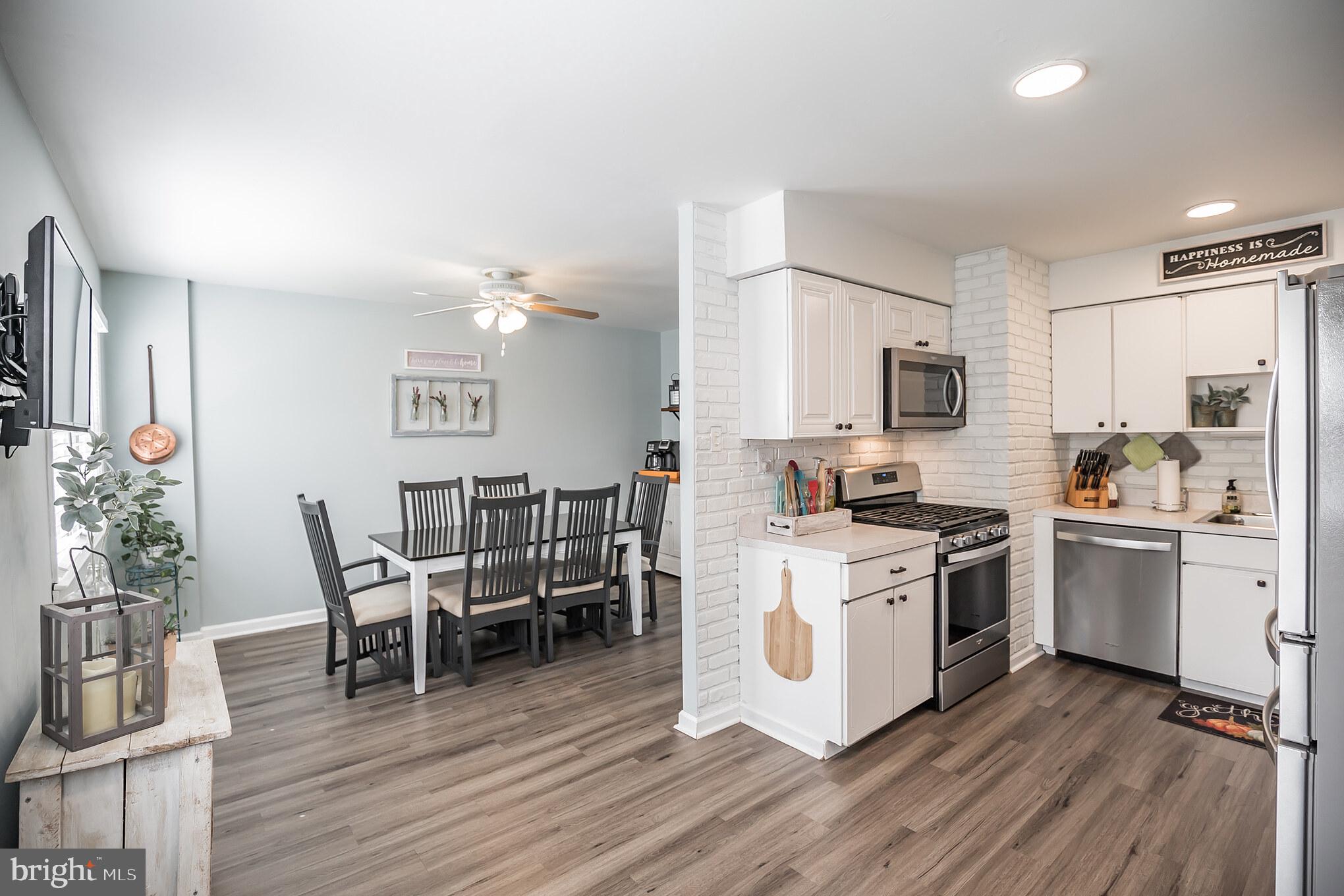 10107 North Canterbury Road Philadelphia, PA 19114 - Photo 15 of 30 Kitchen/Dining Room