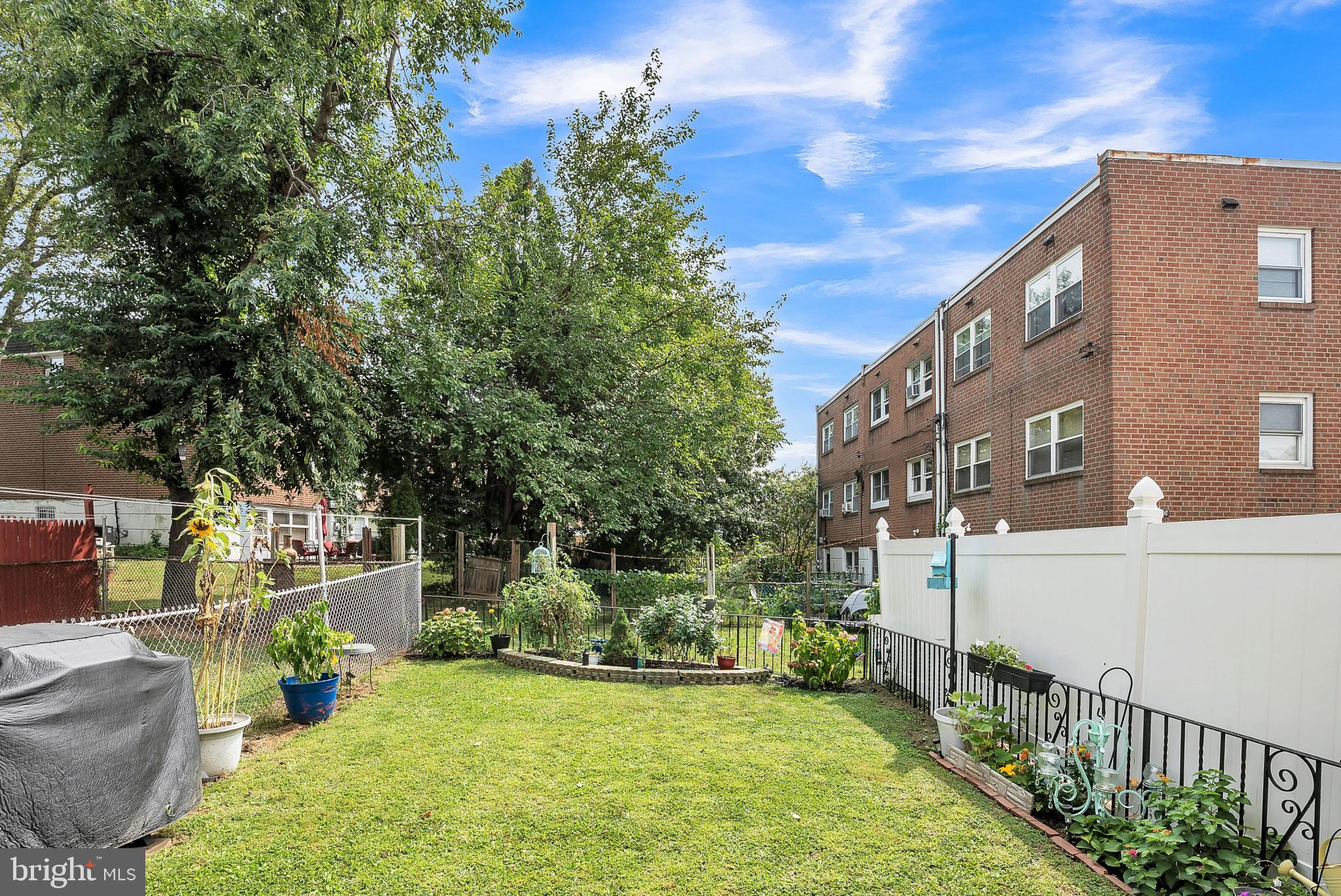 10107 North Canterbury Road Philadelphia, PA 19114 - Photo 28 of 30 Backyard