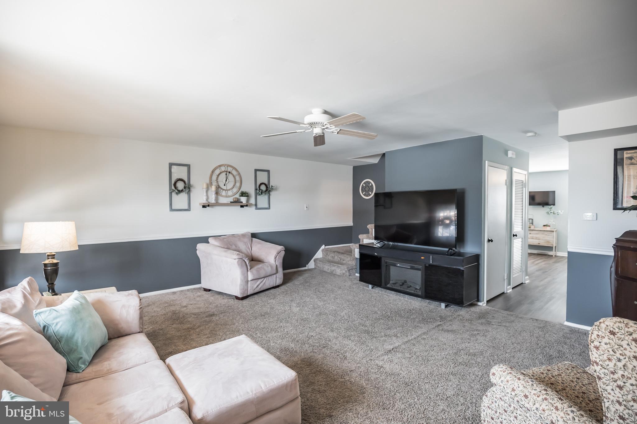 10107 North Canterbury Road Philadelphia, PA 19114 - Photo 5 of 30 Living Room