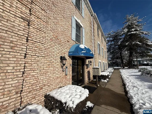 $2,450 | 93 Fairview Avenue, Unit 8, Westwood, NJ 07675