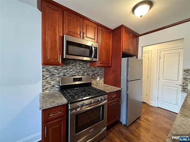 $2,450 | 93 Fairview Avenue, Unit 8, Westwood, NJ 07675