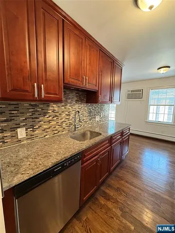 $2,450 | 93 Fairview Avenue, Unit 8, Westwood, NJ 07675