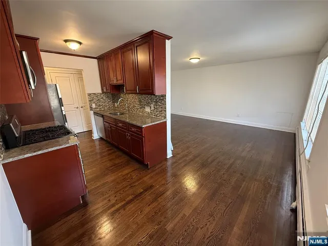 $2,450 | 93 Fairview Avenue, Unit 8, Westwood, NJ 07675