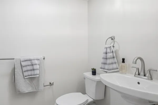 $599,900 | 50 Cobbetts Pond Road, Windham, NH 03087