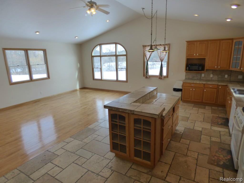 10722 Stinchfield Woods Road Pinckney, MI 48169 - Photo 7 of 51 P1010901.jpg