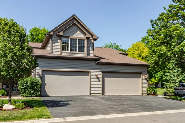 $449,000 | 302 Kazimour Drive, Lake Barrington, IL 60010