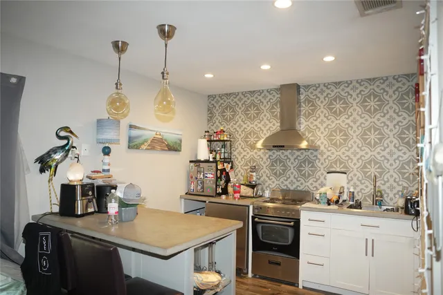 $2,990,000 | 7044 Comanche Trail, Austin, TX 78732