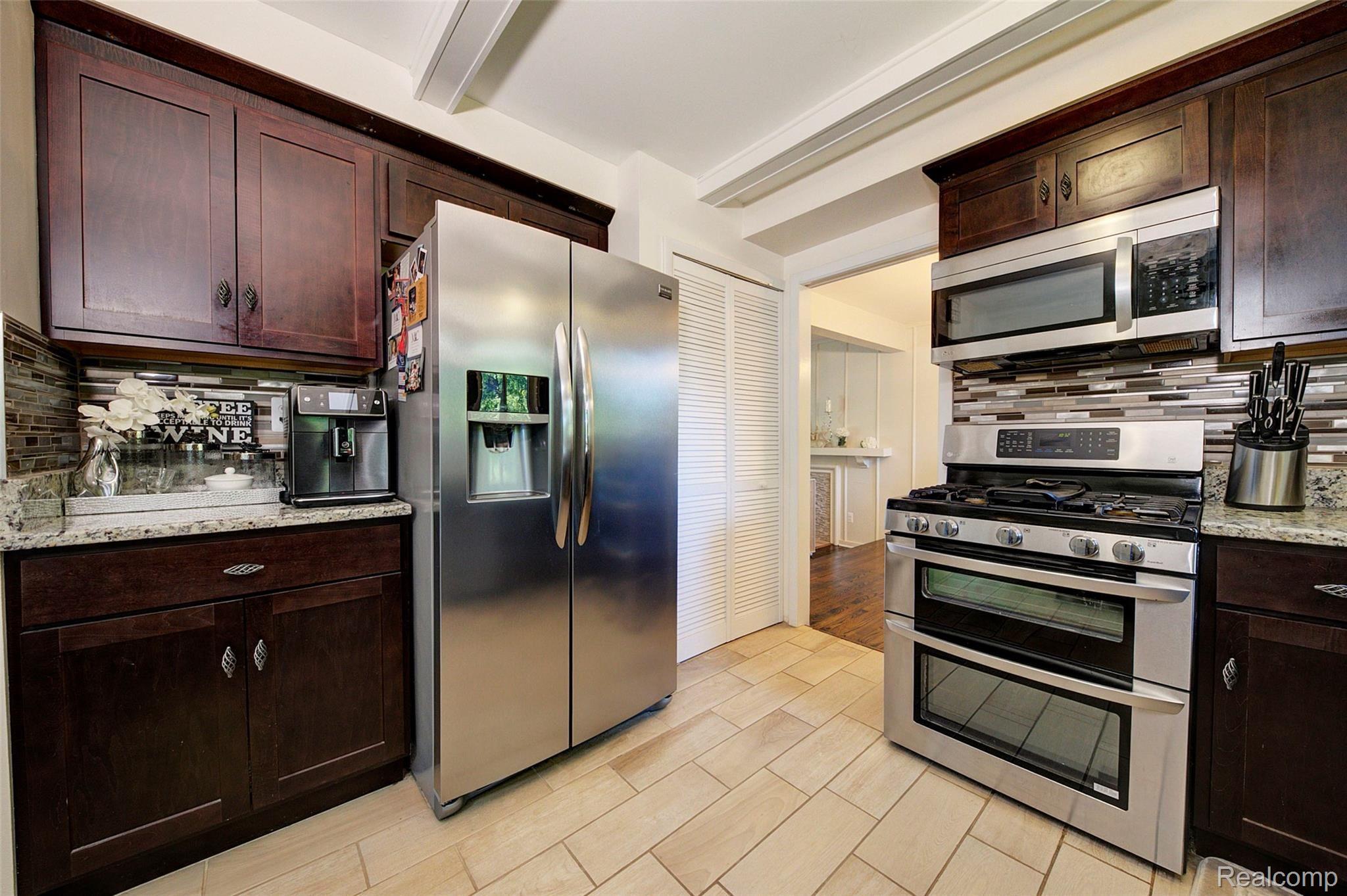 7185 Springridge Road West Bloomfield, MI 48322 - Photo 11 of 83 4H8A9032_3_4.jpg