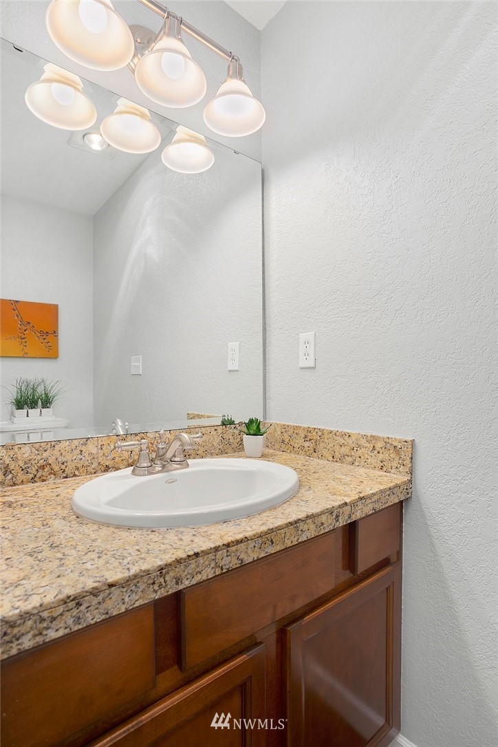 8705 238th Street Southwest, Unit E Edmonds, WA 98026 - Photo 12 of 25 Gallery Image 12