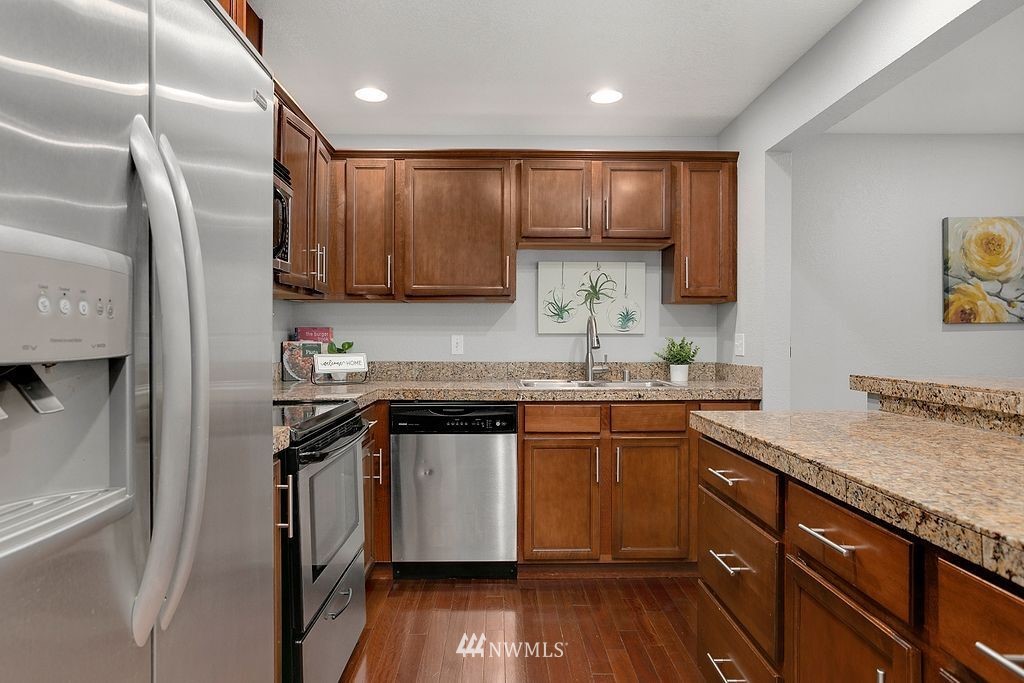 8705 238th Street Southwest, Unit E Edmonds, WA 98026 - Photo 10 of 25 Gallery Image 10
