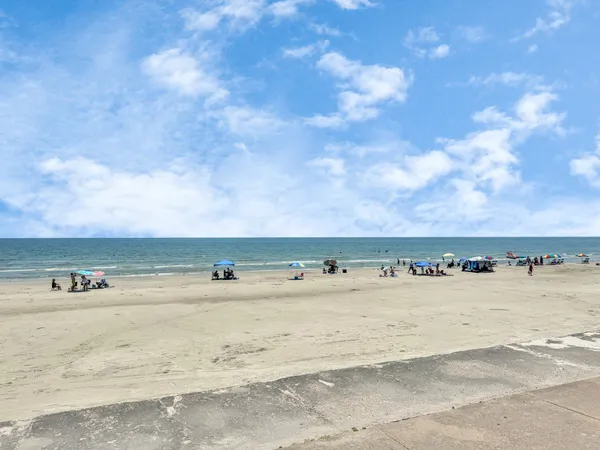 $1,700 | 1504 Christopher Columbus Boulevard, Galveston, TX 77550