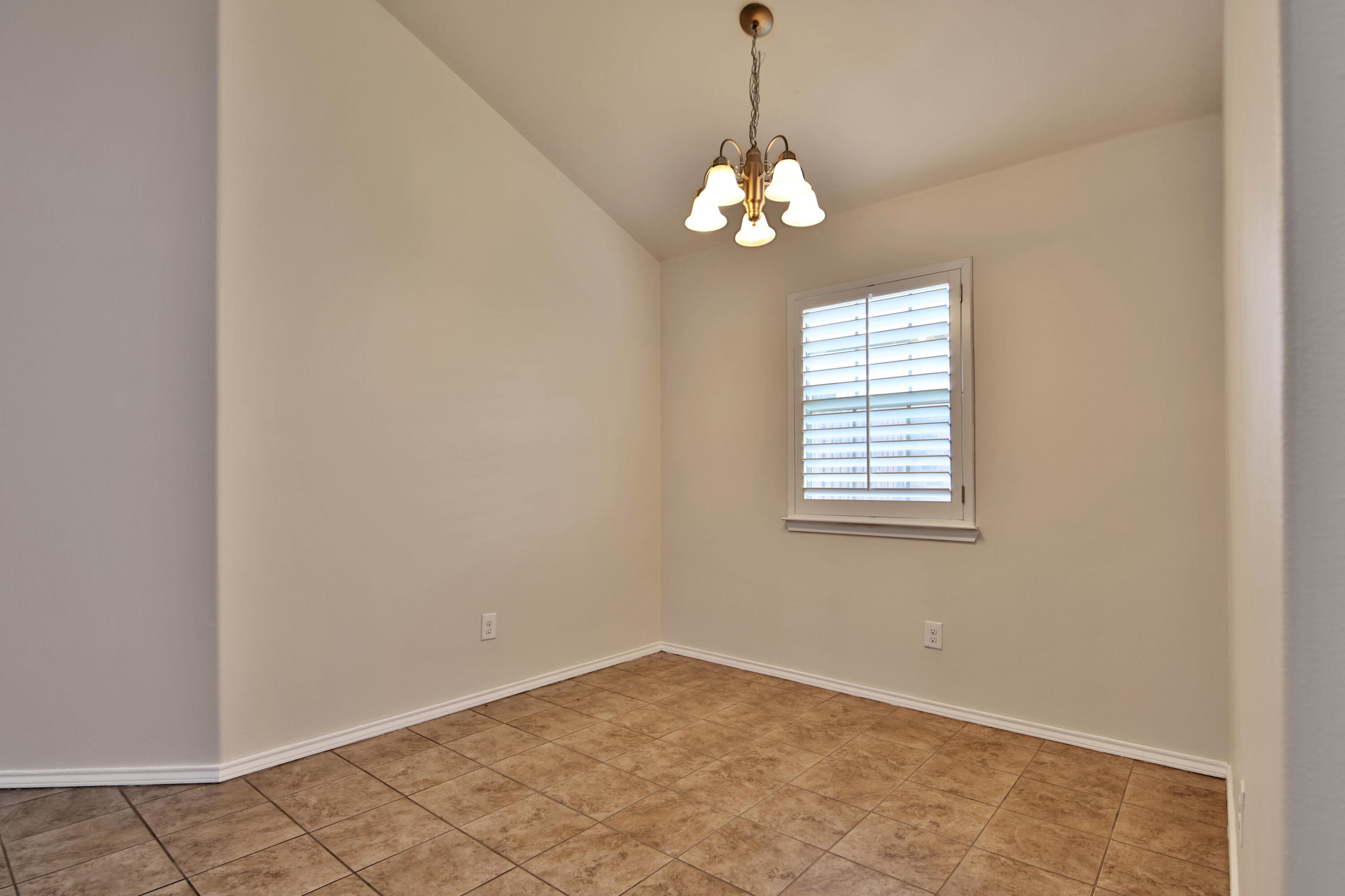 5714 109th Street Lubbock, TX 79424 - Photo 14 of 46 IMG_9257