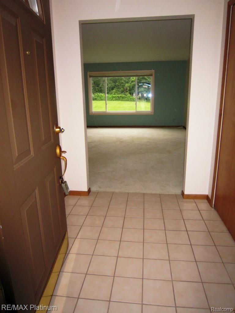 3717 Innisfree Road Howell, MI 48855 - Photo 3 of 27 IMG_4376.jpg
