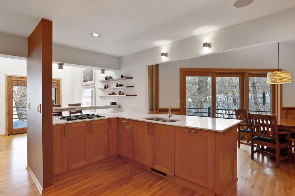 82 Birch Bluff Road Tonka Bay, MN 55331 - Photo 15 of 44