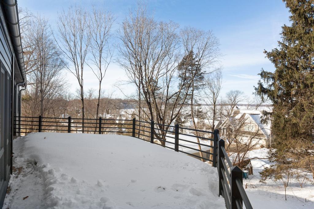 82 Birch Bluff Road Tonka Bay, MN 55331 - Photo 8 of 44