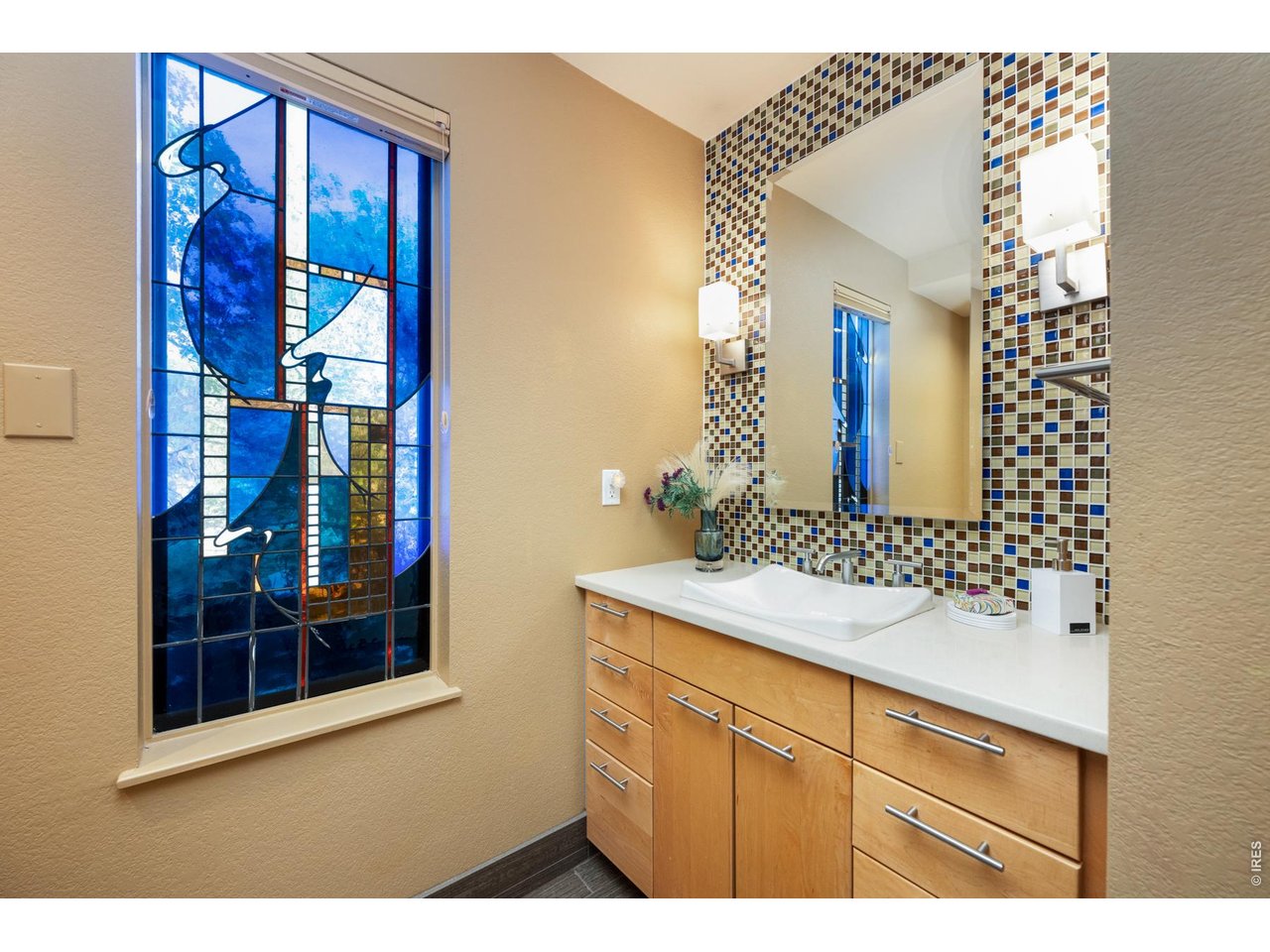 812 Walnut Street, Unit F Boulder, CO 80302 - Photo 38 of 45 2nd bedroom bath