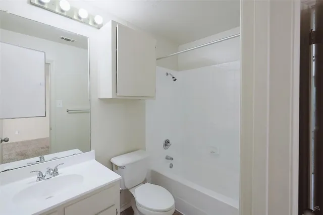 $850 | 10401 North Lamar Boulevard, Unit J102, Austin, TX 78753