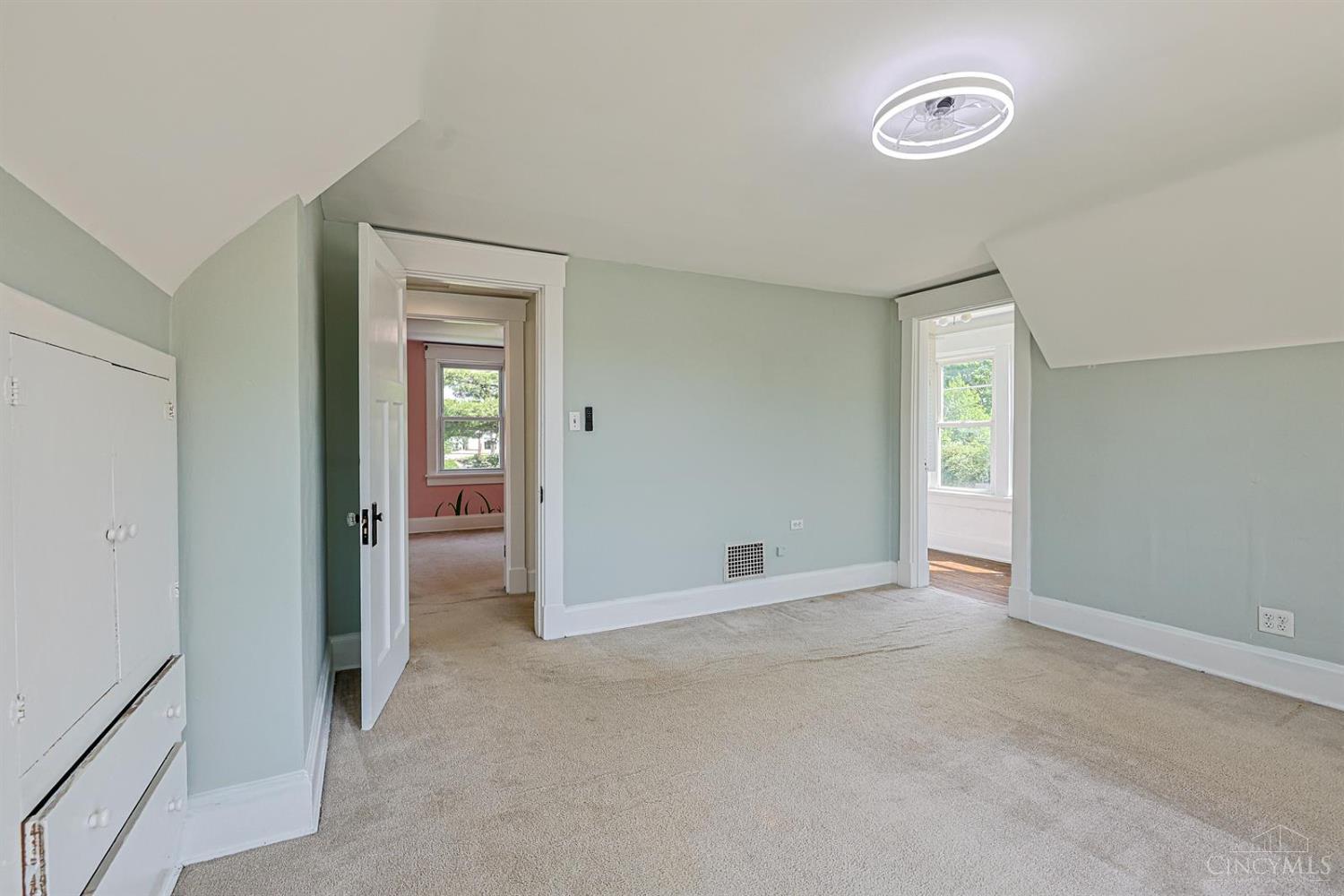 7300 Plainfield Road Deer Park, OH 45236 - Photo 22 of 39