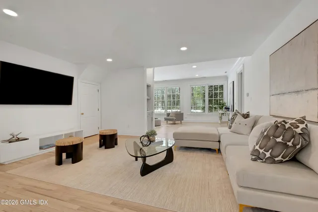 $7,950,000 | 108 Husted Lane, Greenwich, CT 06830