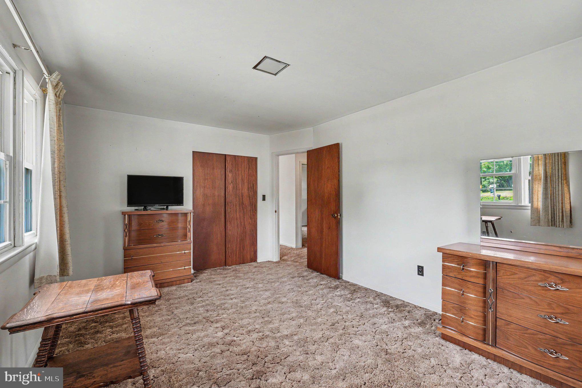 10218 Indiantown Road King George, VA 22485 - Photo 17 of 28 Spacious room with natural light.