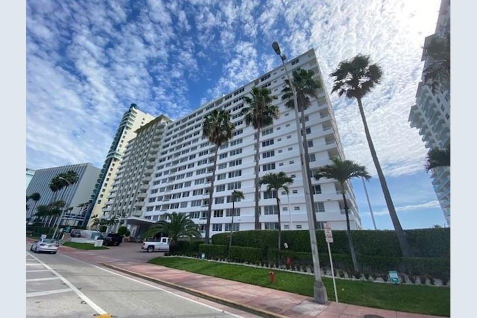 5005 Collins Avenue, Unit PH6 Miami Beach, FL 33140 - Photo 25 of 34 a view of a building
