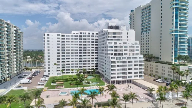 $2,995 | 5005 Collins Avenue, Unit PH6, Miami Beach, FL 33140