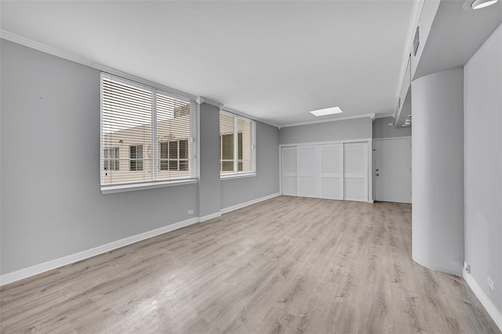 5005 Collins Avenue, Unit PH6 Miami Beach, FL 33140 - Photo 5 of 34 a view of empty room with wooden floor and fan