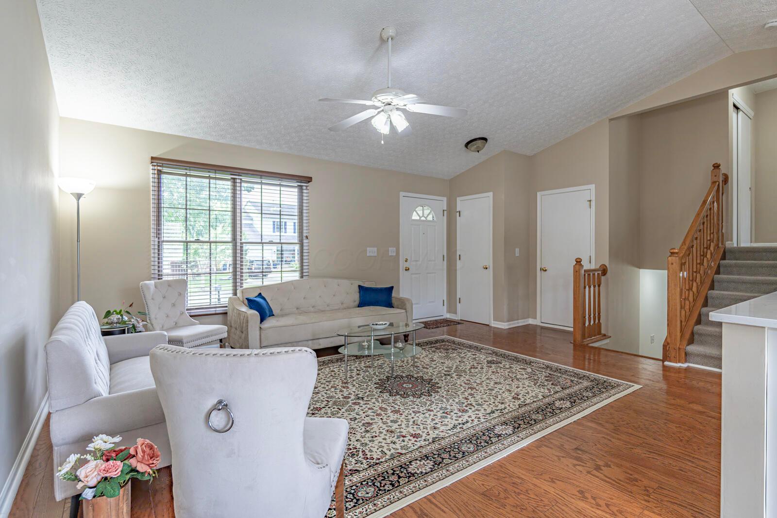 4450 Nickerson Road Columbus, OH 43228 - Photo 9 of 38 Living area