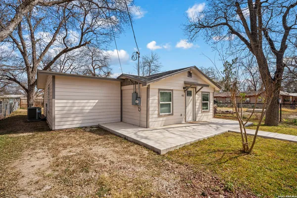 $178,000 | 422 Apolonio Street, Uvalde, TX 78801