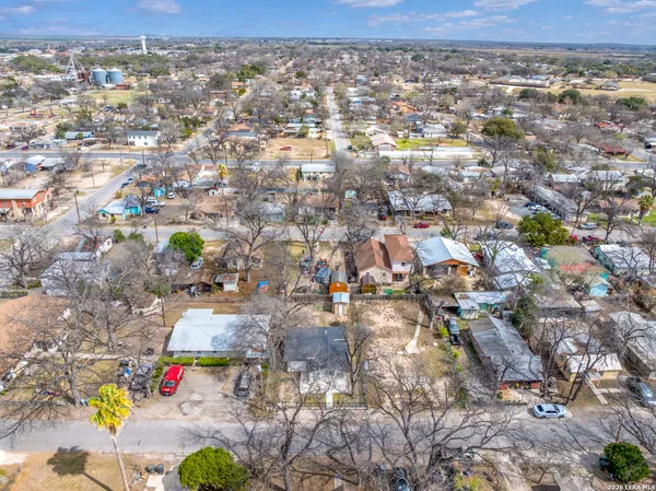 $178,000 | 422 Apolonio Street, Uvalde, TX 78801