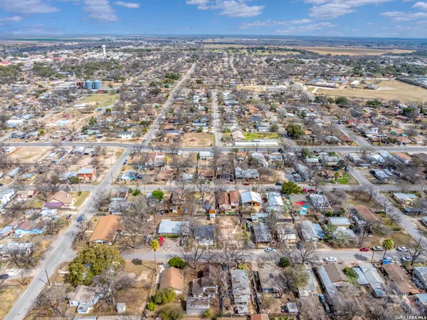 $178,000 | 422 Apolonio Street, Uvalde, TX 78801