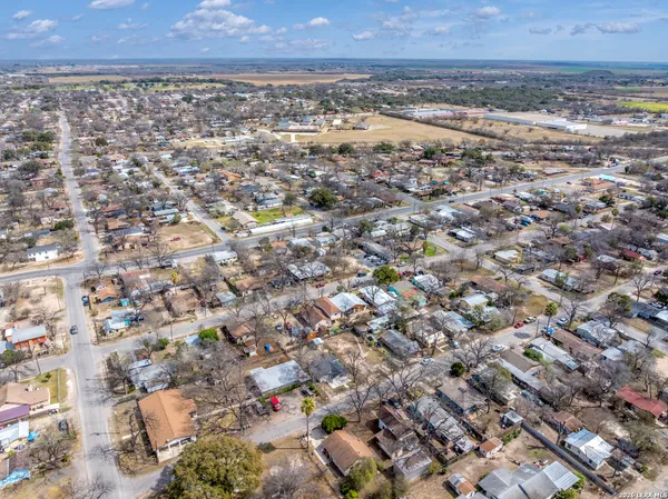 $178,000 | 422 Apolonio Street, Uvalde, TX 78801