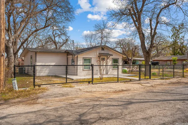 $178,000 | 422 Apolonio Street, Uvalde, TX 78801