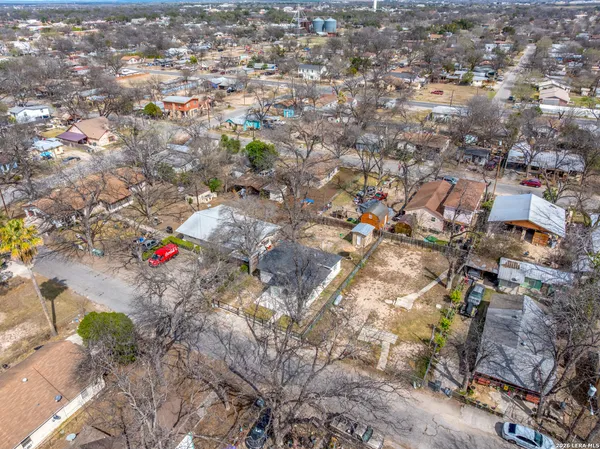 $178,000 | 422 Apolonio Street, Uvalde, TX 78801