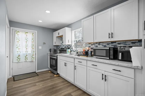 $178,000 | 422 Apolonio Street, Uvalde, TX 78801