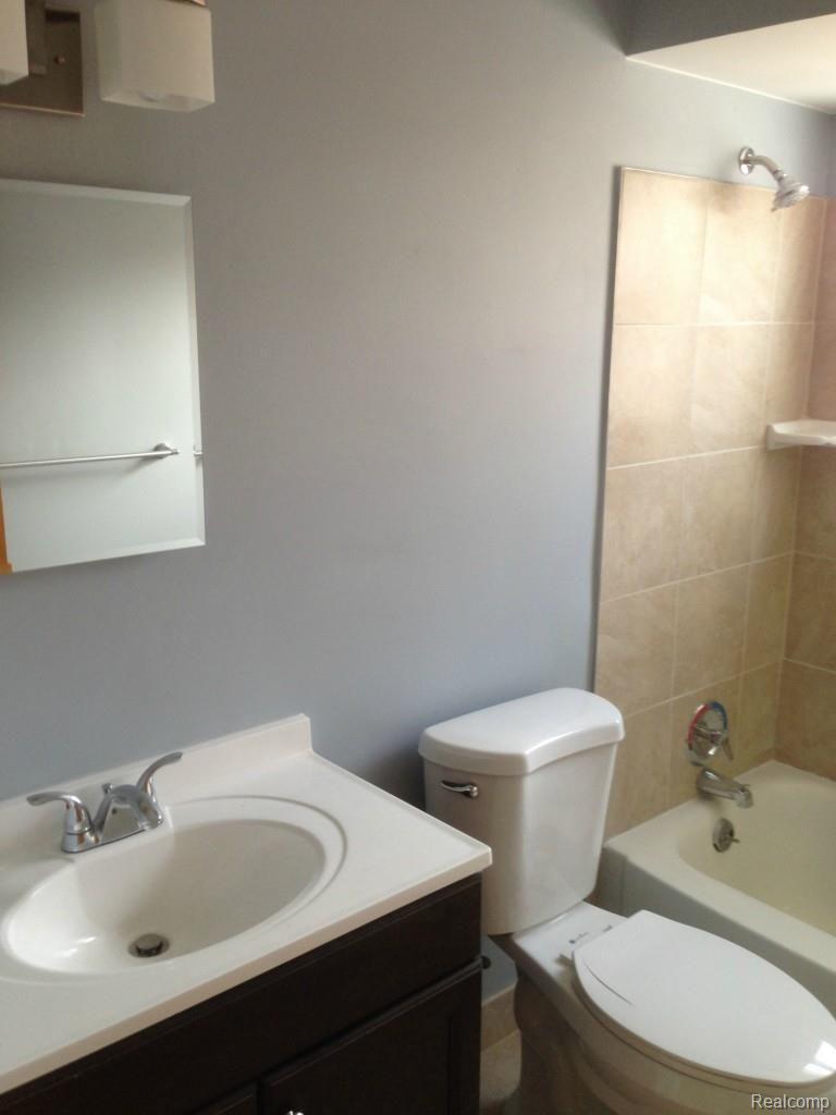 11083 Martin Road Warren, MI 48093 - Photo 8 of 18 Updated full bathroom