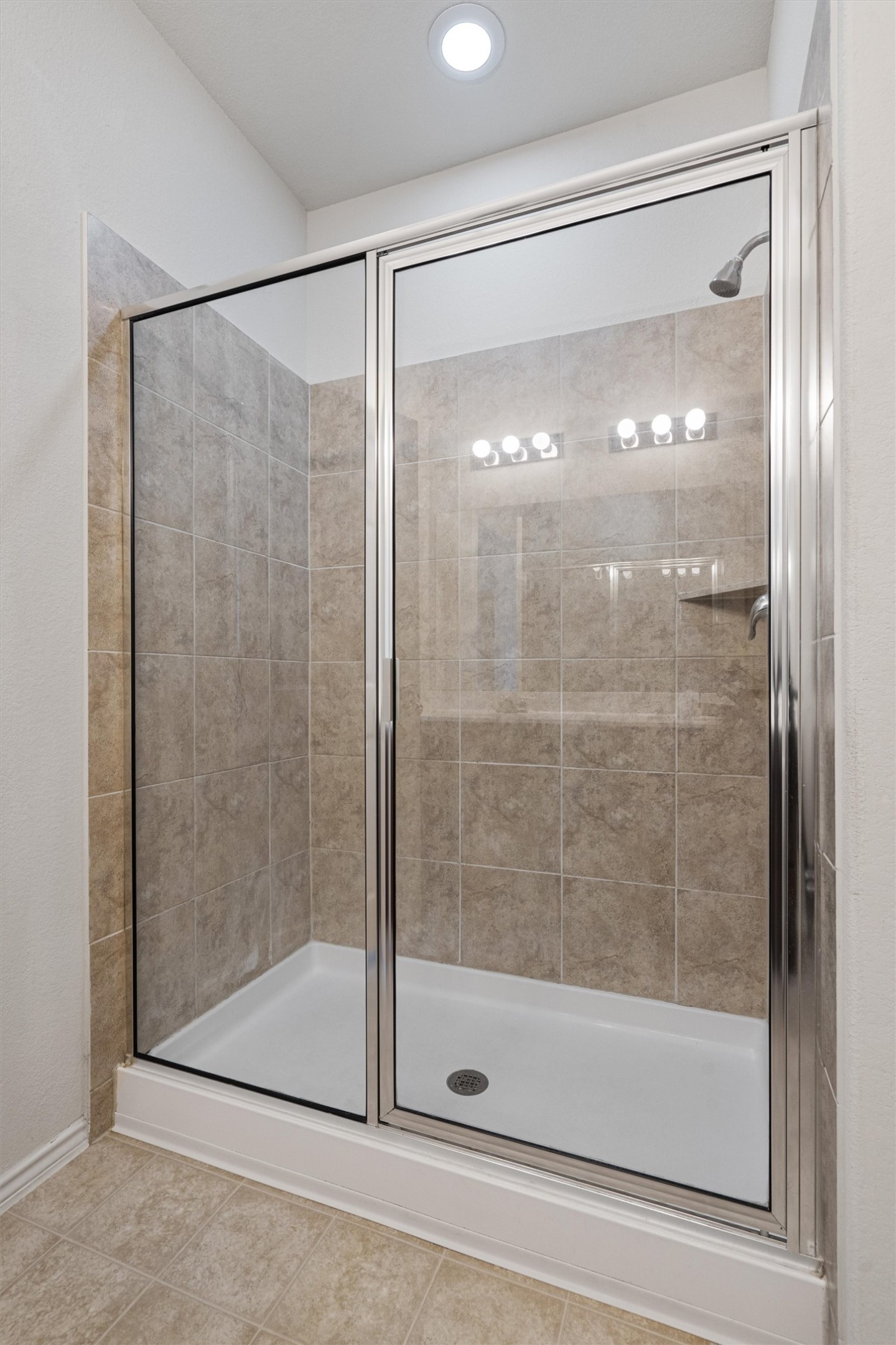 146 Russet Trail Georgetown, TX 78628 - Photo 18 of 37 a bathroom with a glass shower door