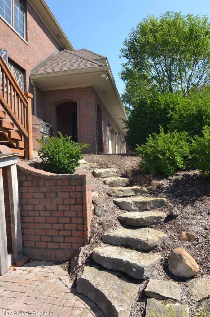 8687 Allen Road Clarkston, MI 48348 - Photo 66 of 68 DSC_2892.jpg