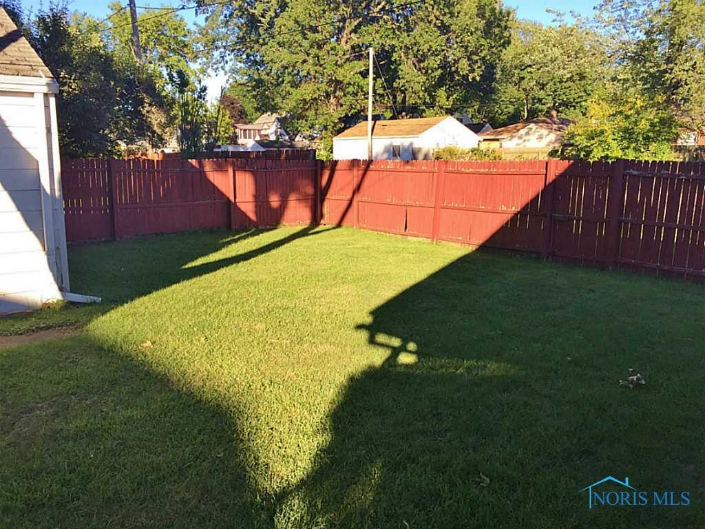 3564 Bellevue Road Toledo, OH 43613 - Photo 17 of 17 Yard/Garden.