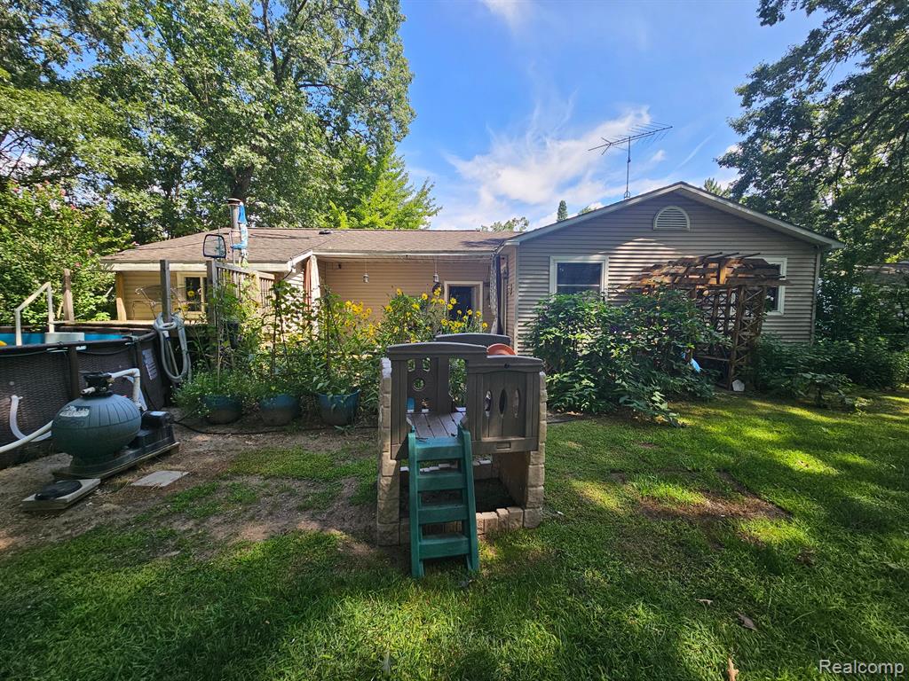 15246 Ripple Drive Linden, MI 48451 - Photo 3 of 44 Gallery Image 3